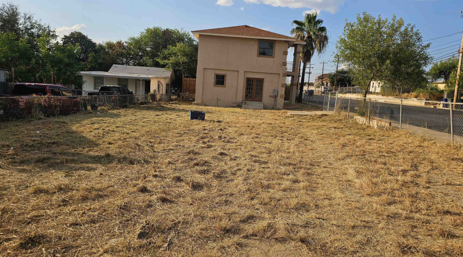 3220 San Salvador St, Laredo, Texas 78046, 4 Bedrooms Bedrooms, 3 Rooms Rooms,2 BathroomsBathrooms,Residential,For Sale,3220 San Salvador St,20263664