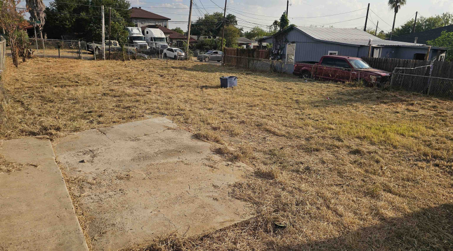 3220 San Salvador St, Laredo, Texas 78046, 4 Bedrooms Bedrooms, 3 Rooms Rooms,2 BathroomsBathrooms,Residential,For Sale,3220 San Salvador St,20263664