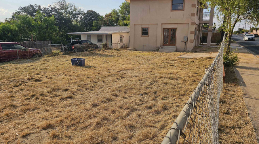 3220 San Salvador St, Laredo, Texas 78046, 4 Bedrooms Bedrooms, 3 Rooms Rooms,2 BathroomsBathrooms,Residential,For Sale,3220 San Salvador St,20263664