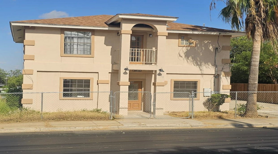 3220 San Salvador St, Laredo, Texas 78046, 4 Bedrooms Bedrooms, 3 Rooms Rooms,2 BathroomsBathrooms,Residential,For Sale,3220 San Salvador St,20263664
