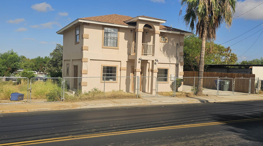 3220 San Salvador St, Laredo, Texas 78046, 4 Bedrooms Bedrooms, 3 Rooms Rooms,2 BathroomsBathrooms,Residential,For Sale,3220 San Salvador St,20263664