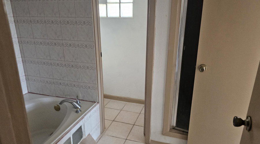 3220 San Salvador St, Laredo, Texas 78046, 4 Bedrooms Bedrooms, 3 Rooms Rooms,2 BathroomsBathrooms,Residential,For Sale,3220 San Salvador St,20263664