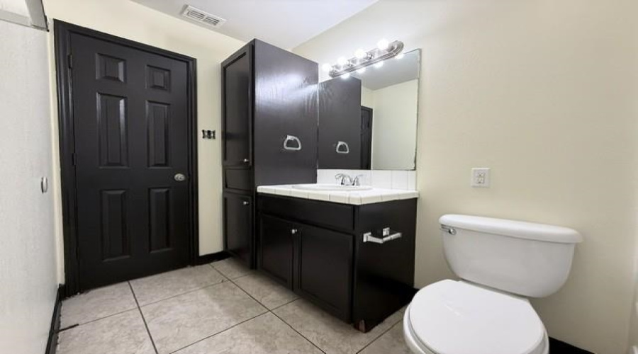 529 Norwich Lp, Laredo, Texas 78045, 2 Bedrooms Bedrooms, 4 Rooms Rooms,1 BathroomBathrooms,Residential,For Rent,529 Norwich Lp,20263672