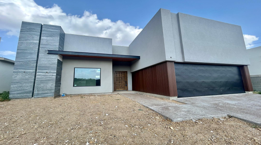 8703 Plantation East Dr, Laredo, Texas 78045, 3 Bedrooms Bedrooms, 6 Rooms Rooms,3 BathroomsBathrooms,Residential,For Sale,8703 Plantation East Dr,20263673