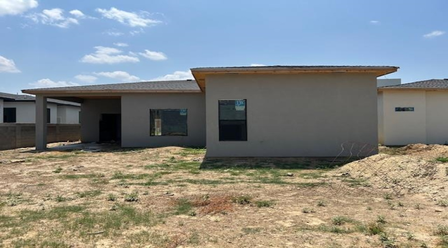 8703 Plantation East Dr, Laredo, Texas 78045, 3 Bedrooms Bedrooms, 6 Rooms Rooms,3 BathroomsBathrooms,Residential,For Sale,8703 Plantation East Dr,20263673