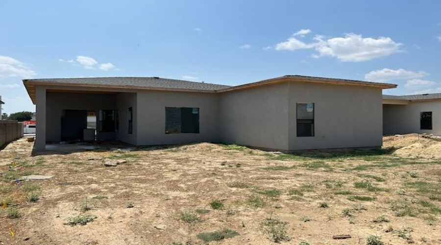 8703 Plantation East Dr, Laredo, Texas 78045, 3 Bedrooms Bedrooms, 6 Rooms Rooms,3 BathroomsBathrooms,Residential,For Sale,8703 Plantation East Dr,20263673