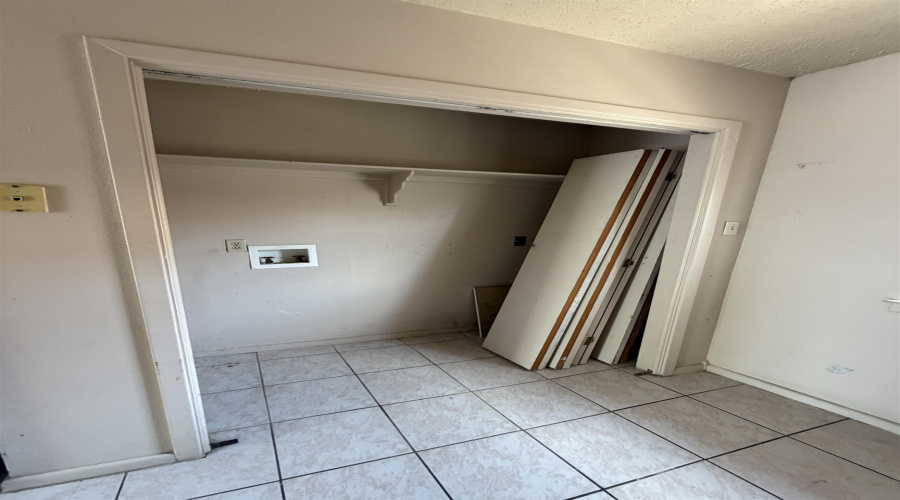 2601 Springfield Ave, LAREDO, Texas 78040, 2 Bedrooms Bedrooms, 4 Rooms Rooms,1 BathroomBathrooms,Residential,For Rent,2601 Springfield Ave,20263678