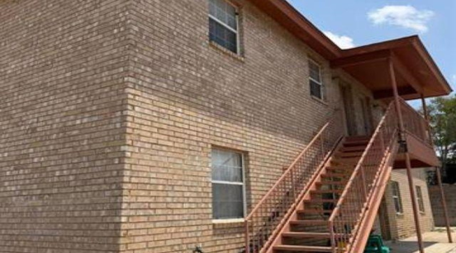 2601 Springfield Ave, LAREDO, Texas 78040, 2 Bedrooms Bedrooms, 4 Rooms Rooms,1 BathroomBathrooms,Residential,For Rent,2601 Springfield Ave,20263678
