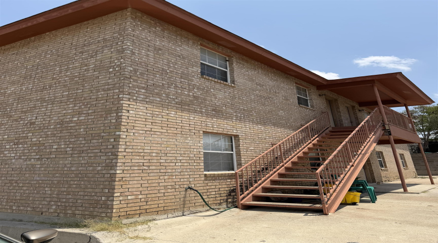 2601 Springfield Ave, LAREDO, Texas 78040, 2 Bedrooms Bedrooms, 4 Rooms Rooms,1 BathroomBathrooms,Residential,For Rent,2601 Springfield Ave,20263678