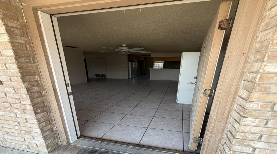 2601 Springfield Ave, LAREDO, Texas 78040, 2 Bedrooms Bedrooms, 4 Rooms Rooms,1 BathroomBathrooms,Residential,For Rent,2601 Springfield Ave,20263678