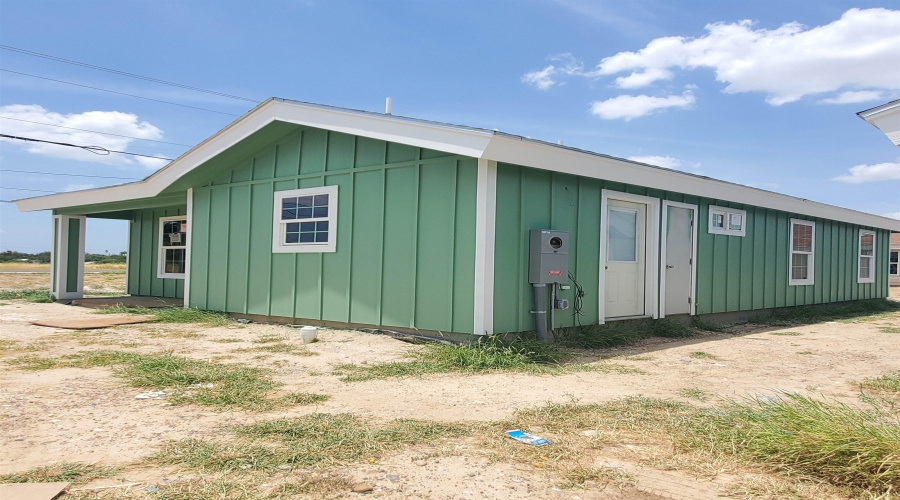 2802 Piedra China St, Laredo, Texas 78043, 3 Bedrooms Bedrooms, 5 Rooms Rooms,2 BathroomsBathrooms,Residential,For Sale,2802 Piedra China St,20263679