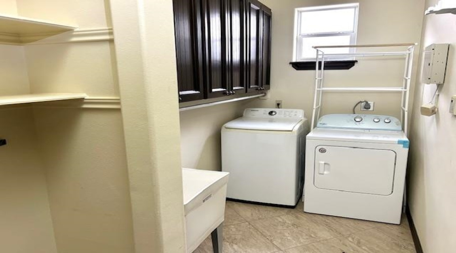 2908 Dickinson Dr, LAREDO, Texas 78041, 4 Bedrooms Bedrooms, 7 Rooms Rooms,3 BathroomsBathrooms,Residential,For Rent,2908 Dickinson Dr,20263680