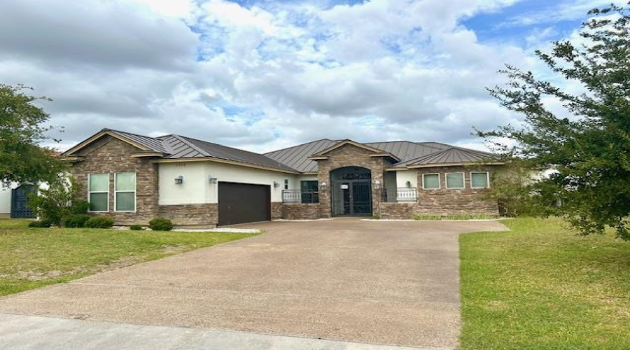 2908 Dickinson Dr, LAREDO, Texas 78041, 4 Bedrooms Bedrooms, 7 Rooms Rooms,3 BathroomsBathrooms,Residential,For Rent,2908 Dickinson Dr,20263680