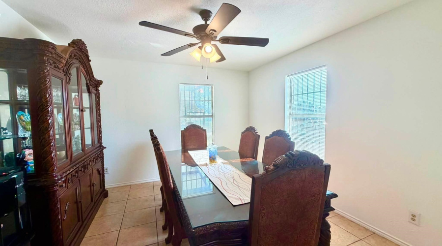 317 Leon Ave, Laredo, Texas 78046, 3 Bedrooms Bedrooms, 6 Rooms Rooms,2 BathroomsBathrooms,Residential,For Sale,317 Leon Ave,20263684