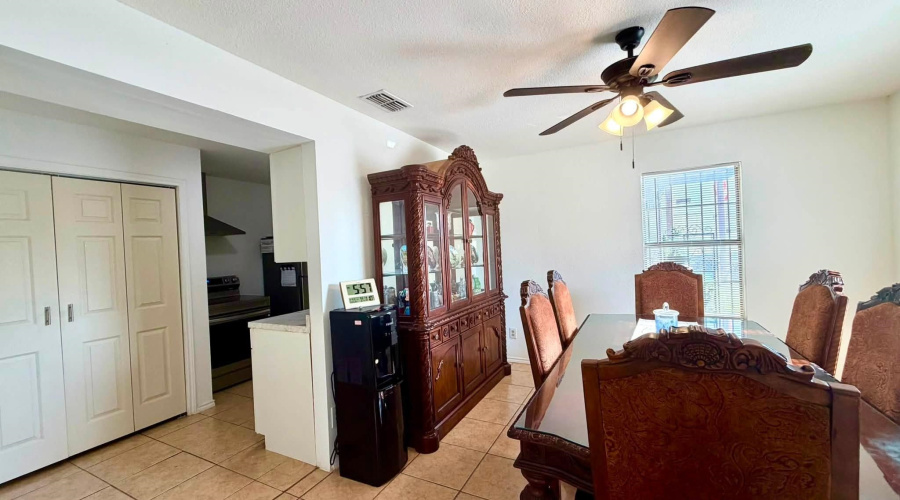 317 Leon Ave, Laredo, Texas 78046, 3 Bedrooms Bedrooms, 6 Rooms Rooms,2 BathroomsBathrooms,Residential,For Sale,317 Leon Ave,20263684