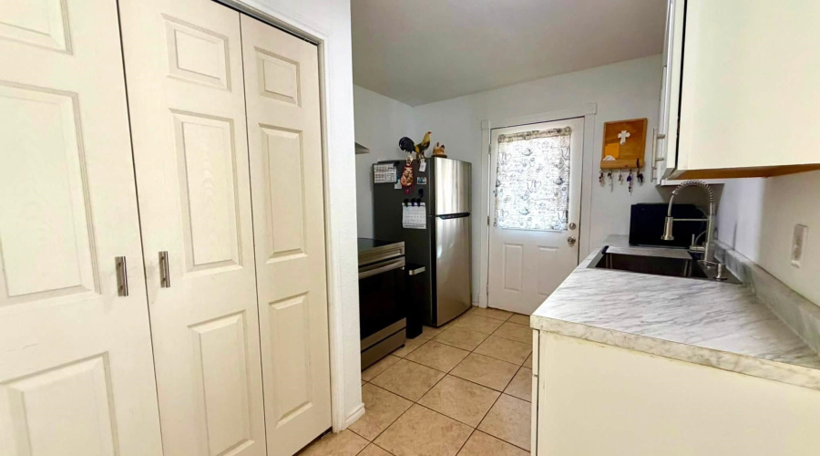 317 Leon Ave, Laredo, Texas 78046, 3 Bedrooms Bedrooms, 6 Rooms Rooms,2 BathroomsBathrooms,Residential,For Sale,317 Leon Ave,20263684