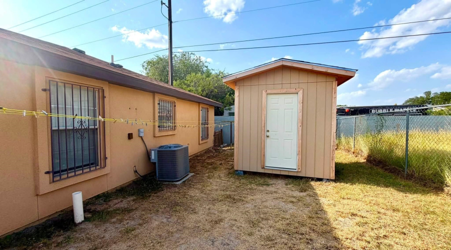 317 Leon Ave, Laredo, Texas 78046, 3 Bedrooms Bedrooms, 6 Rooms Rooms,2 BathroomsBathrooms,Residential,For Sale,317 Leon Ave,20263684
