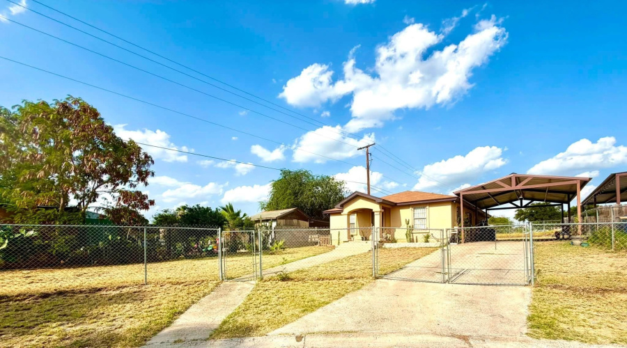317 Leon Ave, Laredo, Texas 78046, 3 Bedrooms Bedrooms, 6 Rooms Rooms,2 BathroomsBathrooms,Residential,For Sale,317 Leon Ave,20263684