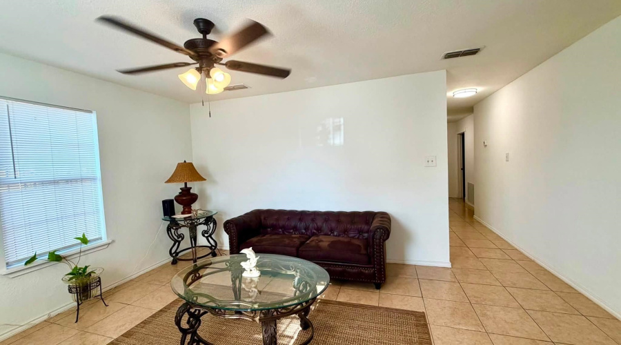 317 Leon Ave, Laredo, Texas 78046, 3 Bedrooms Bedrooms, 6 Rooms Rooms,2 BathroomsBathrooms,Residential,For Sale,317 Leon Ave,20263684