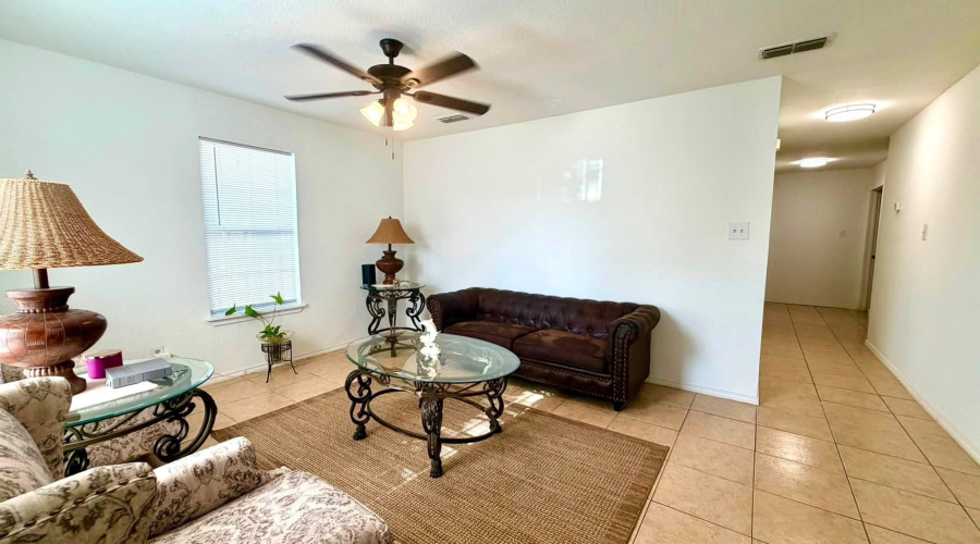 317 Leon Ave, Laredo, Texas 78046, 3 Bedrooms Bedrooms, 6 Rooms Rooms,2 BathroomsBathrooms,Residential,For Sale,317 Leon Ave,20263684