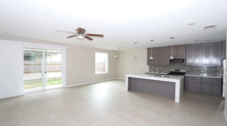 7964 Elka Lp, Laredo, Texas 78045-9043, 3 Bedrooms Bedrooms, 6 Rooms Rooms,2 BathroomsBathrooms,Residential,For Rent,7964 Elka Lp,20263685