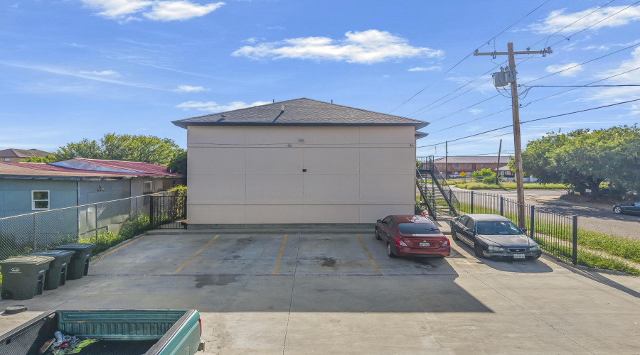 3301 S Louisiana Ave, Laredo, Texas 78046, ,Multi-family,For Sale,3301 S Louisiana Ave,20263687