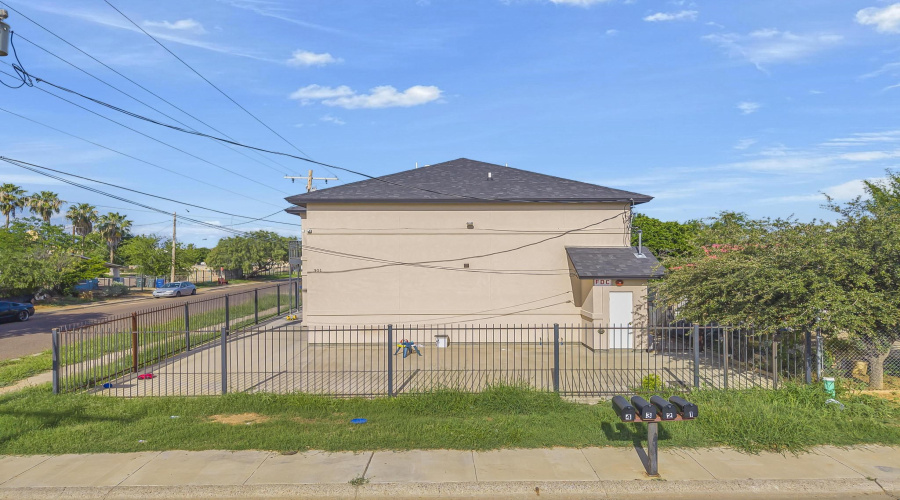 3301 S Louisiana Ave, Laredo, Texas 78046, ,Multi-family,For Sale,3301 S Louisiana Ave,20263687