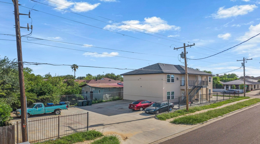 3301 S Louisiana Ave, Laredo, Texas 78046, ,Multi-family,For Sale,3301 S Louisiana Ave,20263687