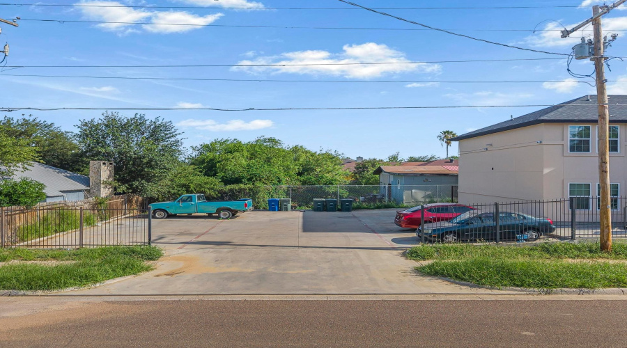 3301 S Louisiana Ave, Laredo, Texas 78046, ,Multi-family,For Sale,3301 S Louisiana Ave,20263687