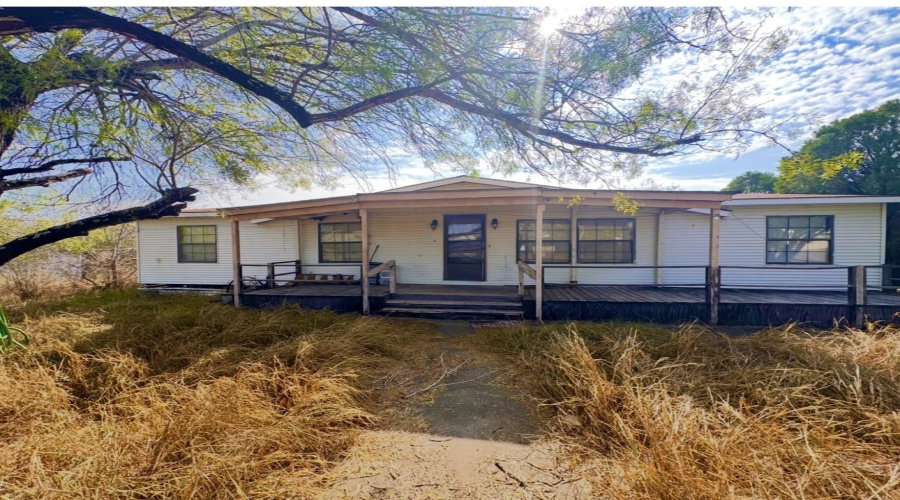 1604 Siesta Ln, ZAPATA, Texas 78076, 3 Bedrooms Bedrooms, 5 Rooms Rooms,2 BathroomsBathrooms,Residential,For Sale,1604 Siesta Ln,20263692
