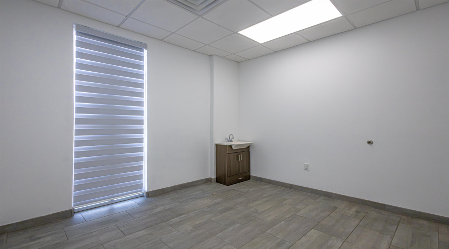 900 Hillside Rd, LAREDO, Texas 78041, 11 Rooms Rooms,2 BathroomsBathrooms,Commercial retail/office,For Rent,900 Hillside Rd,20263709