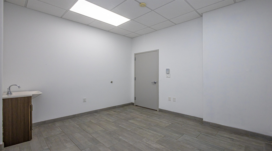 900 Hillside Rd, LAREDO, Texas 78041, 11 Rooms Rooms,2 BathroomsBathrooms,Commercial retail/office,For Rent,900 Hillside Rd,20263709