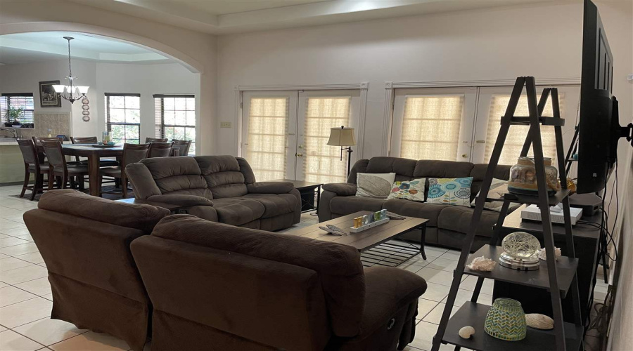 104 Flathead Lake Dr, Laredo, Texas 78041, 3 Bedrooms Bedrooms, 7 Rooms Rooms,4 BathroomsBathrooms,Residential,For Rent,104 Flathead Lake Dr,20262743