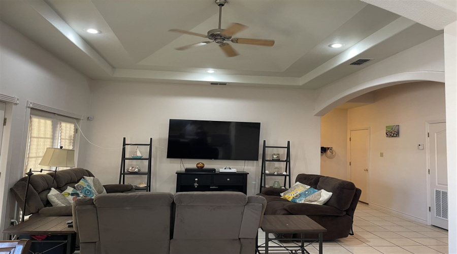 104 Flathead Lake Dr, Laredo, Texas 78041, 3 Bedrooms Bedrooms, 7 Rooms Rooms,4 BathroomsBathrooms,Residential,For Rent,104 Flathead Lake Dr,20262743