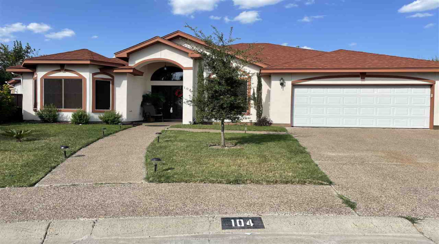104 Flathead Lake Dr, Laredo, Texas 78041, 3 Bedrooms Bedrooms, 7 Rooms Rooms,4 BathroomsBathrooms,Residential,For Rent,104 Flathead Lake Dr,20262743