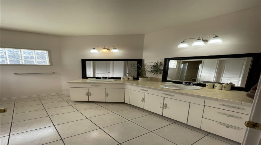 104 Flathead Lake Dr, Laredo, Texas 78041, 3 Bedrooms Bedrooms, 7 Rooms Rooms,4 BathroomsBathrooms,Residential,For Rent,104 Flathead Lake Dr,20262743