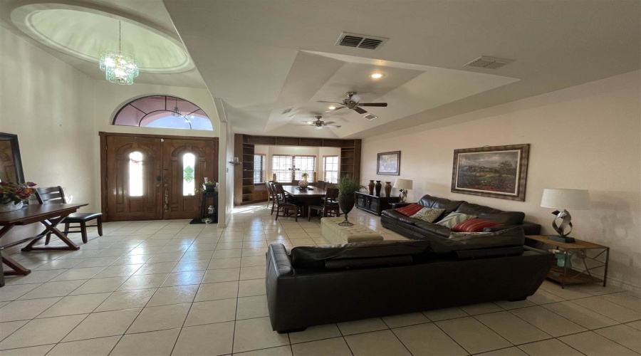 104 Flathead Lake Dr, Laredo, Texas 78041, 3 Bedrooms Bedrooms, 7 Rooms Rooms,4 BathroomsBathrooms,Residential,For Rent,104 Flathead Lake Dr,20262743