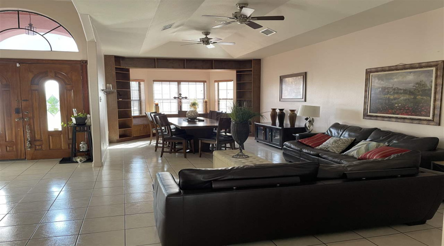 104 Flathead Lake Dr, Laredo, Texas 78041, 3 Bedrooms Bedrooms, 7 Rooms Rooms,4 BathroomsBathrooms,Residential,For Rent,104 Flathead Lake Dr,20262743