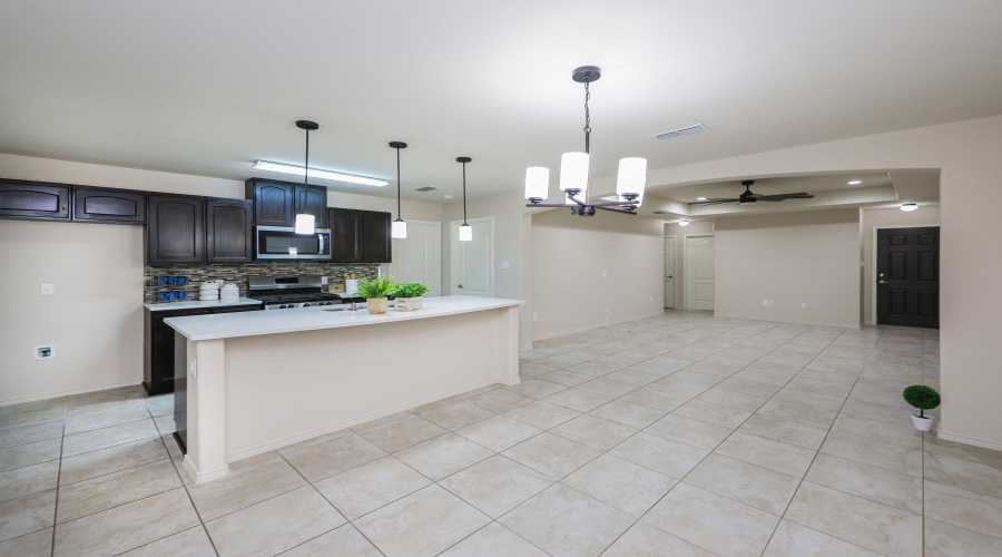 704 Mercado Ln, Laredo, Texas 78046, 3 Bedrooms Bedrooms, 5 Rooms Rooms,2 BathroomsBathrooms,Residential,For Rent,704 Mercado Ln,20263698