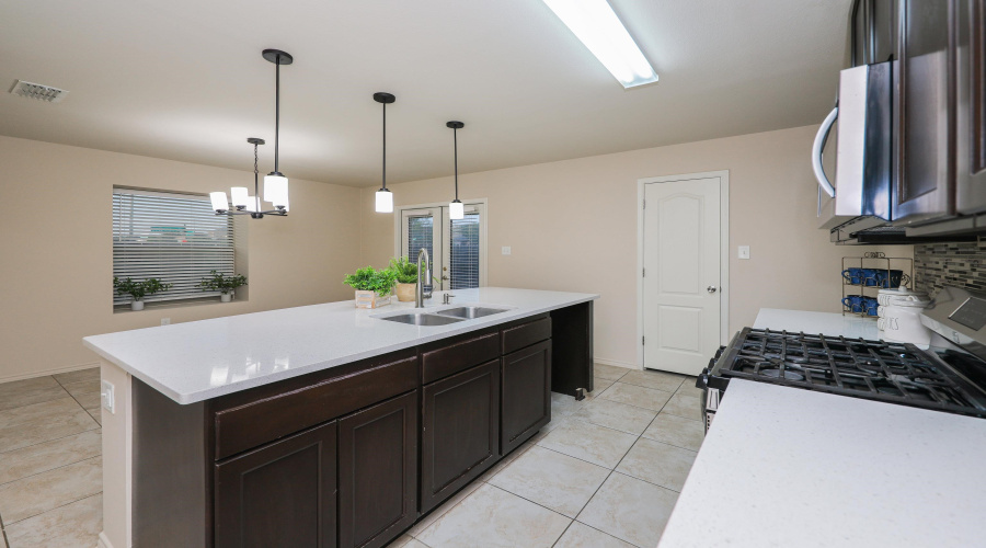 704 Mercado Ln, Laredo, Texas 78046, 3 Bedrooms Bedrooms, 5 Rooms Rooms,2 BathroomsBathrooms,Residential,For Rent,704 Mercado Ln,20263698