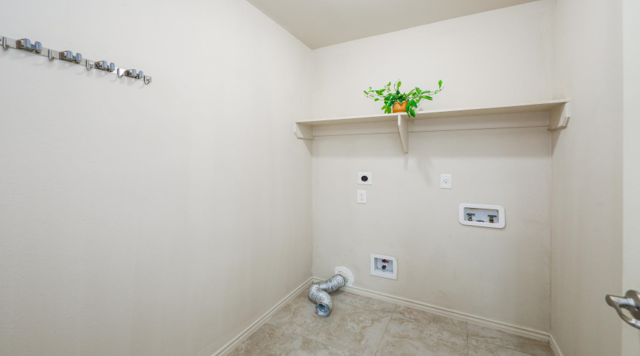 704 Mercado Ln, Laredo, Texas 78046, 3 Bedrooms Bedrooms, 5 Rooms Rooms,2 BathroomsBathrooms,Residential,For Rent,704 Mercado Ln,20263698