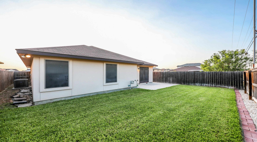 704 Mercado Ln, Laredo, Texas 78046, 3 Bedrooms Bedrooms, 5 Rooms Rooms,2 BathroomsBathrooms,Residential,For Rent,704 Mercado Ln,20263698