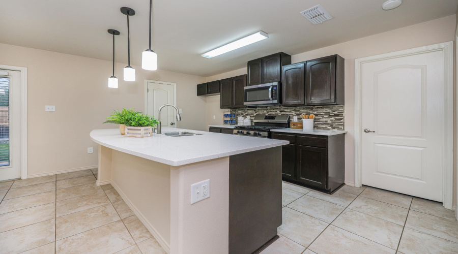 704 Mercado Ln, Laredo, Texas 78046, 3 Bedrooms Bedrooms, 5 Rooms Rooms,2 BathroomsBathrooms,Residential,For Rent,704 Mercado Ln,20263698