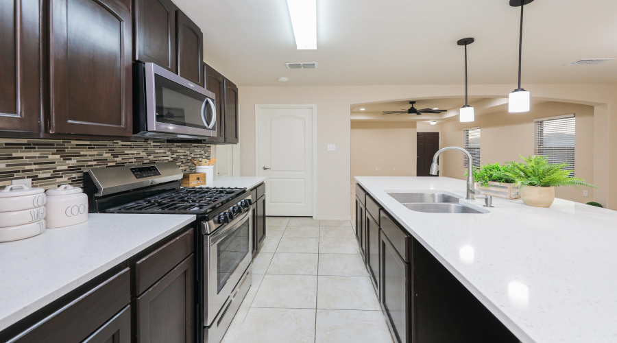 704 Mercado Ln, Laredo, Texas 78046, 3 Bedrooms Bedrooms, 5 Rooms Rooms,2 BathroomsBathrooms,Residential,For Rent,704 Mercado Ln,20263698