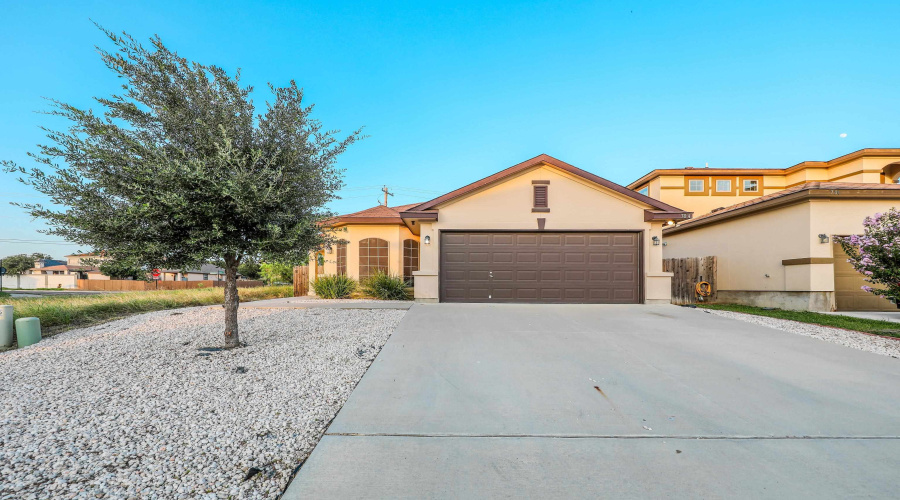 704 Mercado Ln, Laredo, Texas 78046, 3 Bedrooms Bedrooms, 5 Rooms Rooms,2 BathroomsBathrooms,Residential,For Rent,704 Mercado Ln,20263698