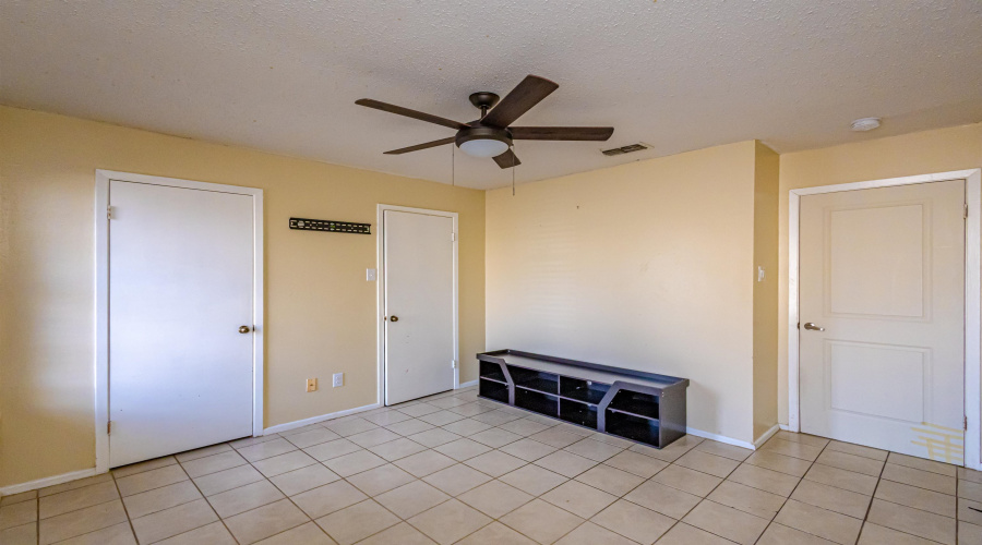 100 E Aurora St, Laredo, Texas 78041, 2 Bedrooms Bedrooms, 4 Rooms Rooms,1 BathroomBathrooms,Residential,For Sale,100 E Aurora St,20263702