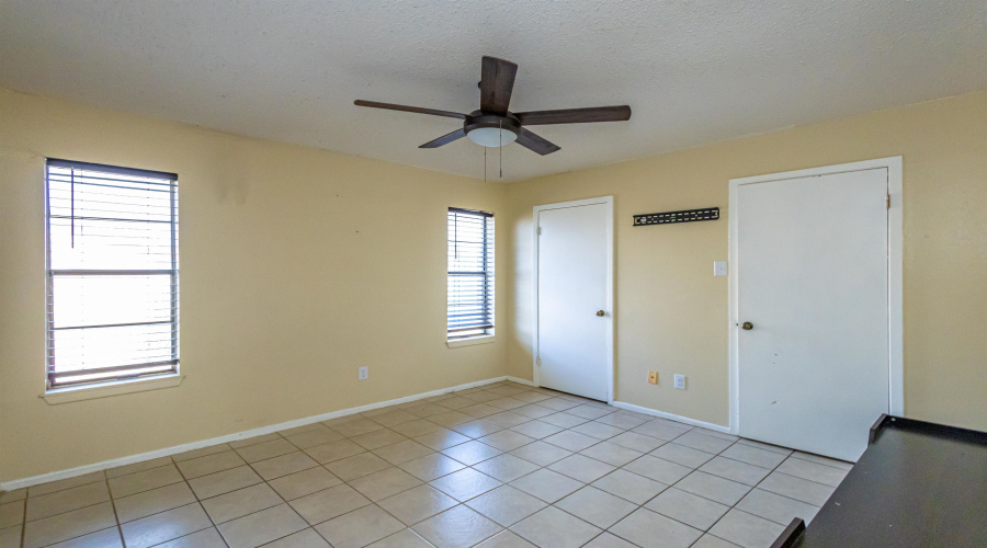 100 E Aurora St, Laredo, Texas 78041, 2 Bedrooms Bedrooms, 4 Rooms Rooms,1 BathroomBathrooms,Residential,For Sale,100 E Aurora St,20263702