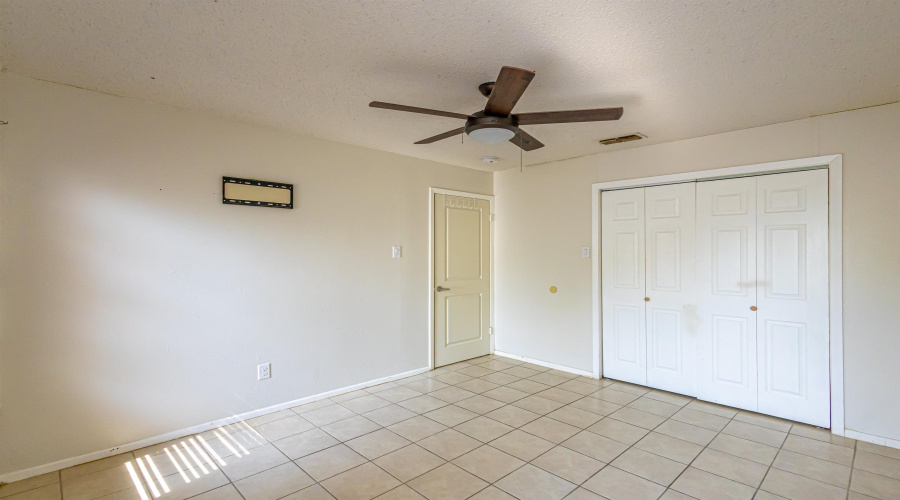 100 E Aurora St, Laredo, Texas 78041, 2 Bedrooms Bedrooms, 4 Rooms Rooms,1 BathroomBathrooms,Residential,For Sale,100 E Aurora St,20263702