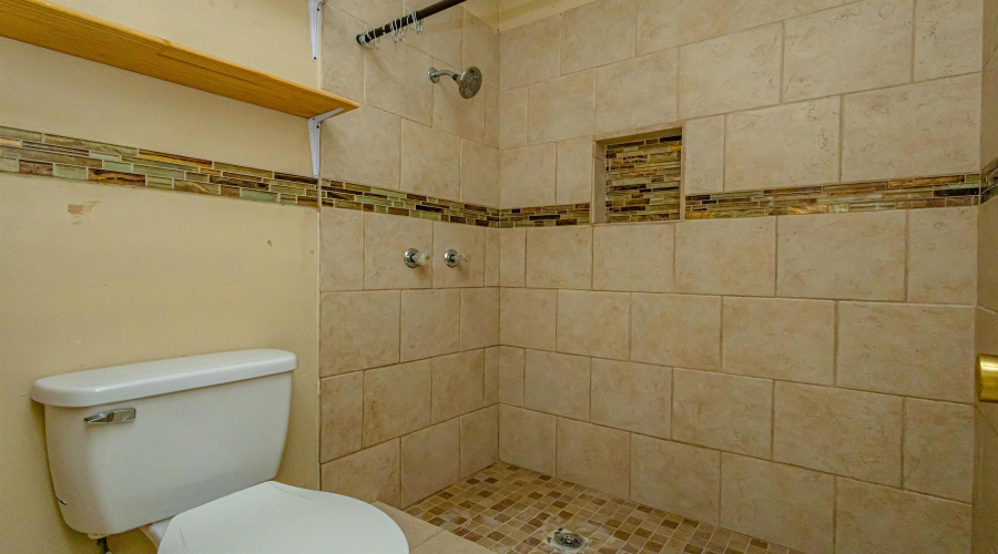 100 E Aurora St, Laredo, Texas 78041, 2 Bedrooms Bedrooms, 4 Rooms Rooms,1 BathroomBathrooms,Residential,For Sale,100 E Aurora St,20263702