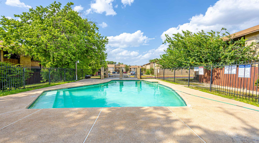 100 E Aurora St, Laredo, Texas 78041, 2 Bedrooms Bedrooms, 4 Rooms Rooms,1 BathroomBathrooms,Residential,For Sale,100 E Aurora St,20263702